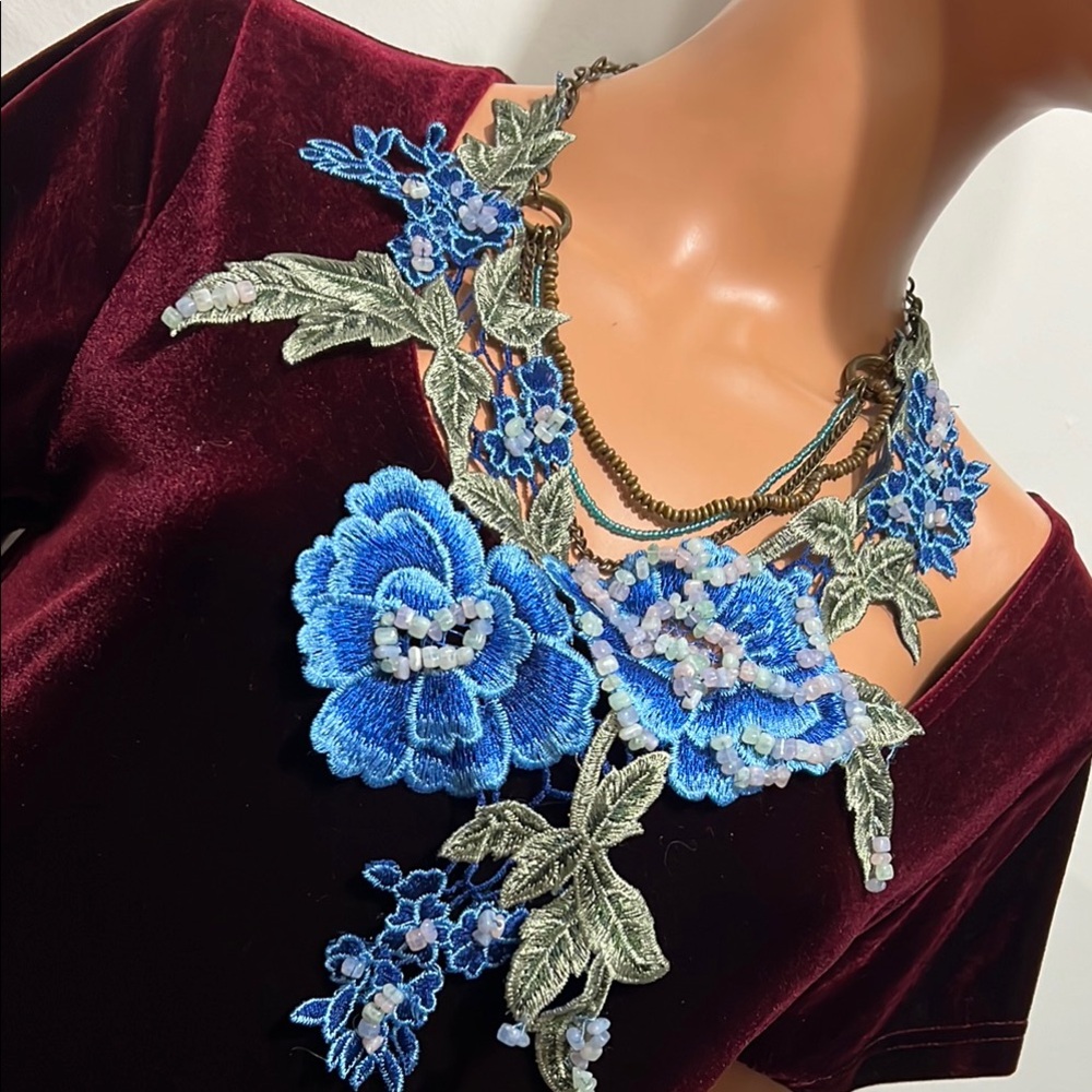 Elegant Blue Floral Necklace